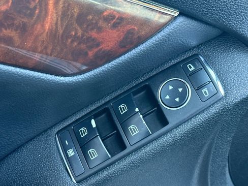 Used 2010 Mercedes-Benz C 300 Sport image 13