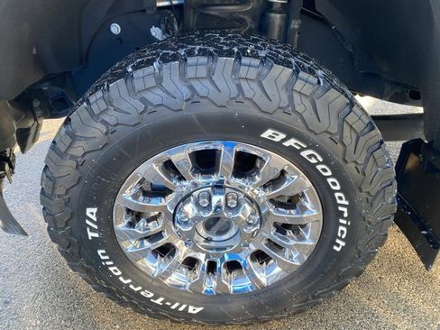 Used 2022 Ford F250 XLT w/ XLT Premium Package image 9