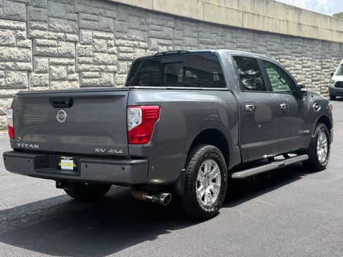 Used 2017 Nissan Titan SV AWD/4WD image 6