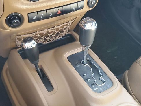 Used 2013 Jeep Wrangler Unlimited Sahara w/ Connectivity Group AWD/4WD image 24