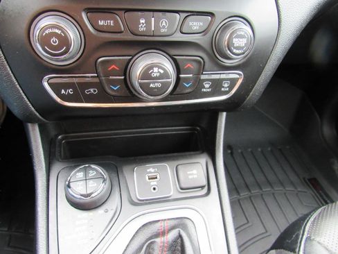 Used 2022 Jeep Cherokee Trailhawk w/ Premium Leather Package image 28