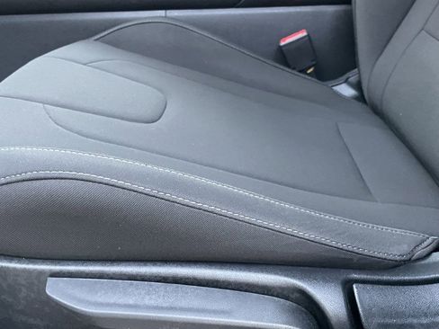 Used 2025 Hyundai Elantra Blue image 22