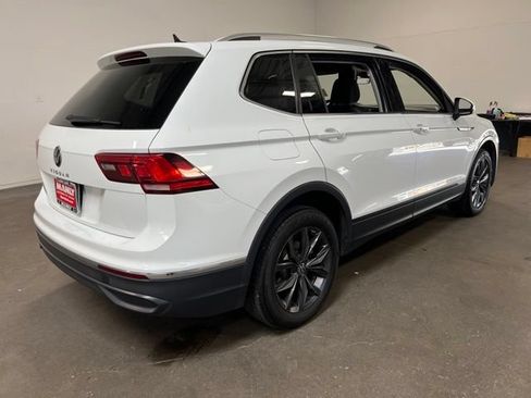Used 2024 Volkswagen Tiguan SE FWD image 3
