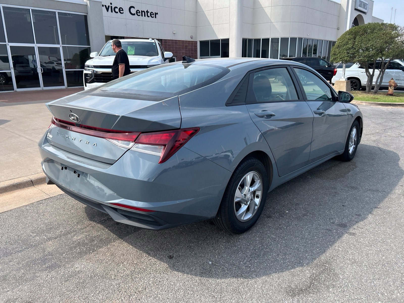 Used 2021 Hyundai Elantra SE FWD image 5