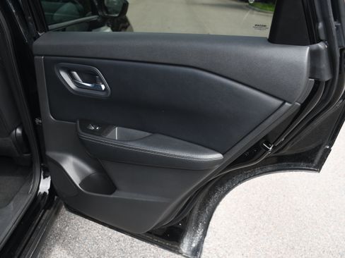 Used 2024 Nissan Rogue SV AWD/4WD image 18