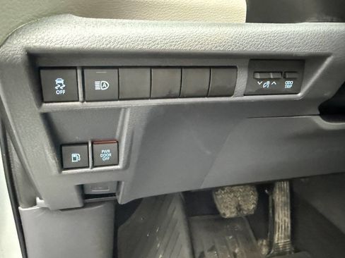 Used 2023 Toyota Sienna LE AWD/4WD image 21