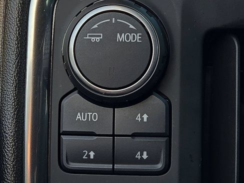 Used 2020 Chevrolet Silverado 1500 LT Trail Boss AWD/4WD image 17