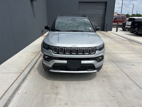 Used 2025 Jeep Compass Limited AWD/4WD image 2