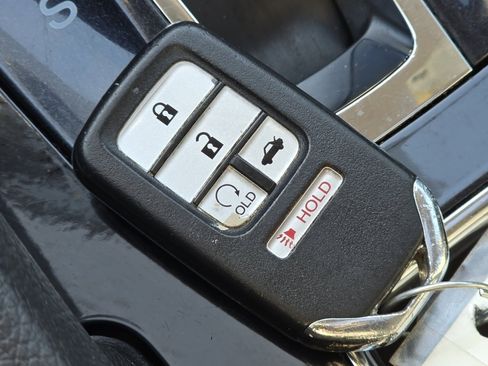 Used 2017 Honda Accord Touring image 32