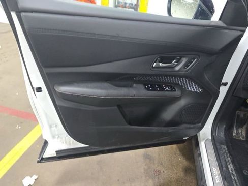 Used 2024 Nissan Ariya AWD image 15