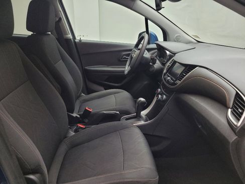 Used 2020 Chevrolet Trax LT FWD image 21