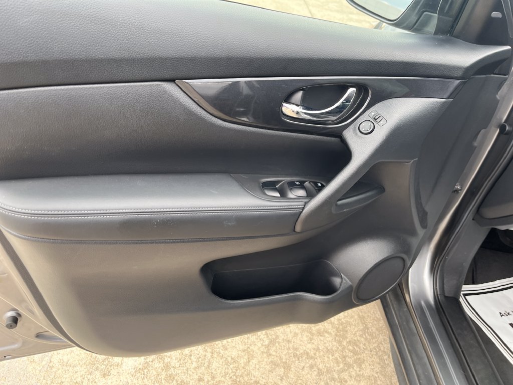 Used 2019 Nissan Rogue SV AWD/4WD image 11