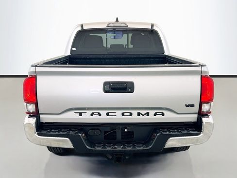 Used 2022 Toyota Tacoma SR5 RWD image 5