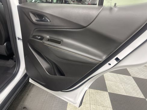 Used 2024 Chevrolet Equinox Premier image 19