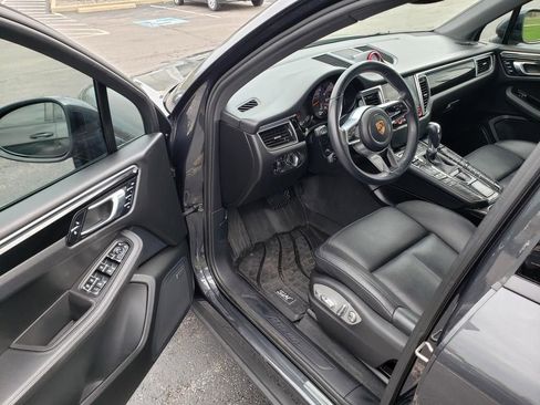 Used 2018 Porsche Macan AWD/4WD image 9