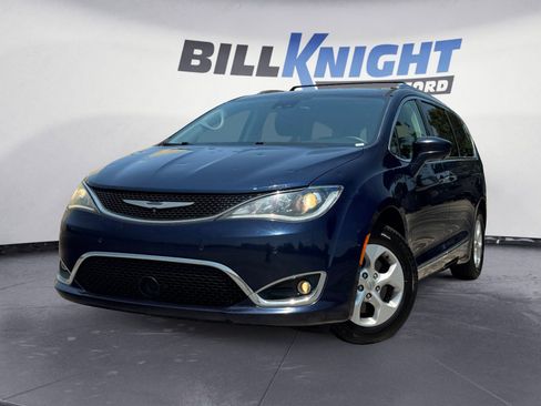 Used 2017 Chrysler Pacifica Touring-L Plus w/ Advanced Safetytec Group FWD image 1