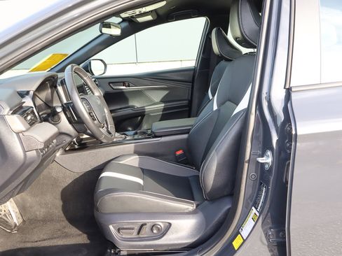 Used 2025 Toyota Camry SE image 7