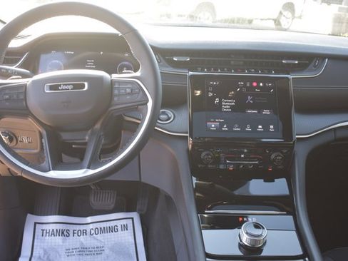 Used 2023 Jeep Grand Cherokee Altitude AWD/4WD image 19