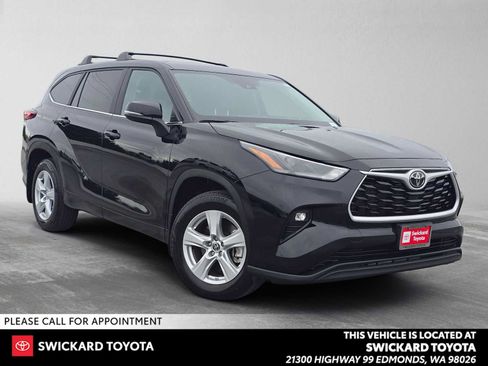 Used 2023 Toyota Highlander LE AWD/4WD image 1