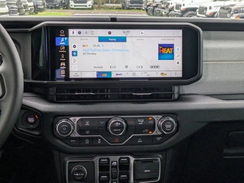 New 2025 Jeep Gladiator Sport image 16