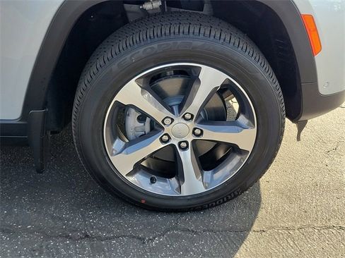 Used 2023 Jeep Grand Cherokee 4WD 4xe w/ Luxury Tech Group II image 5