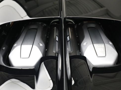 Used 2020 Bugatti Chiron image 22