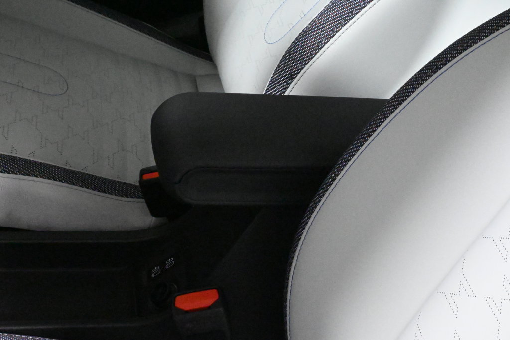 Certified 2025 MINI Cooper 2-Door Hardtop FWD image 27