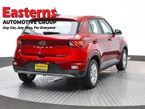 Used 2025 Hyundai Venue SE FWD image 5