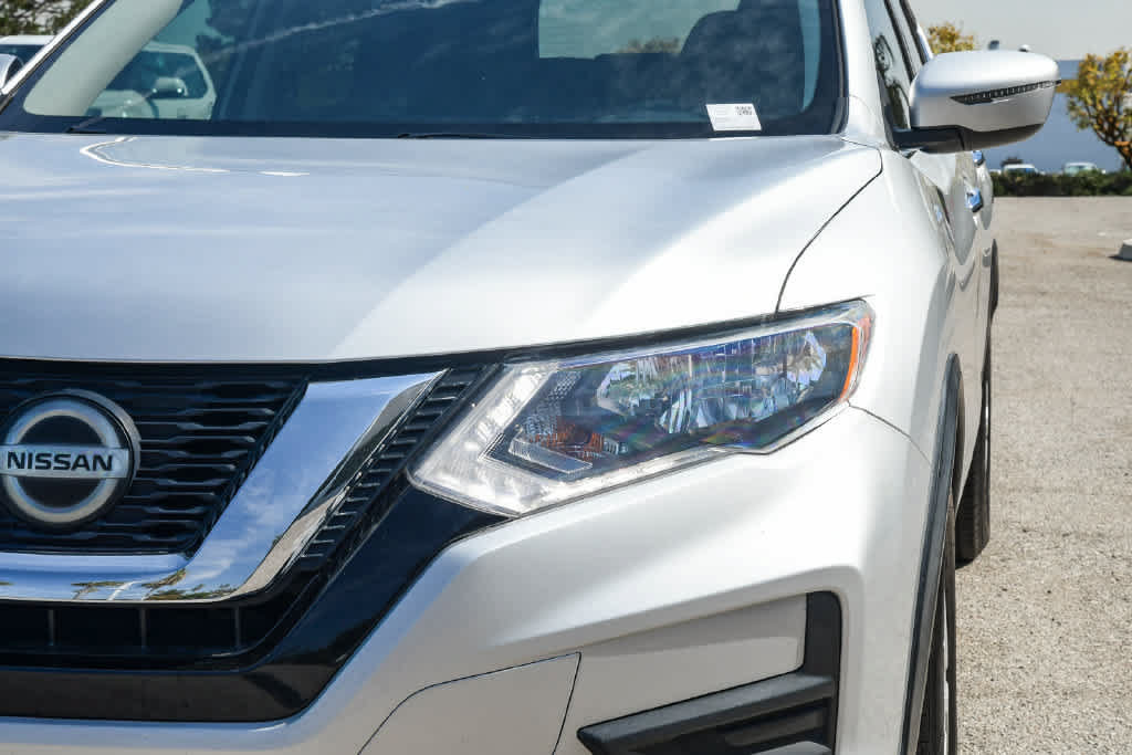 Used 2019 Nissan Rogue S w/ Special Edition Package FWD image 4