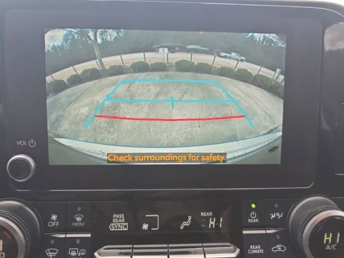 Used 2024 Toyota Highlander LE image 34