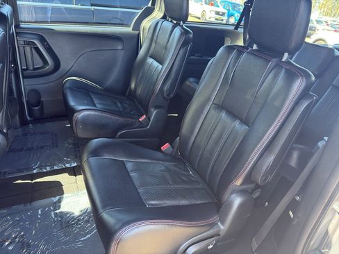 Used 2016 Dodge Grand Caravan R/T image 13