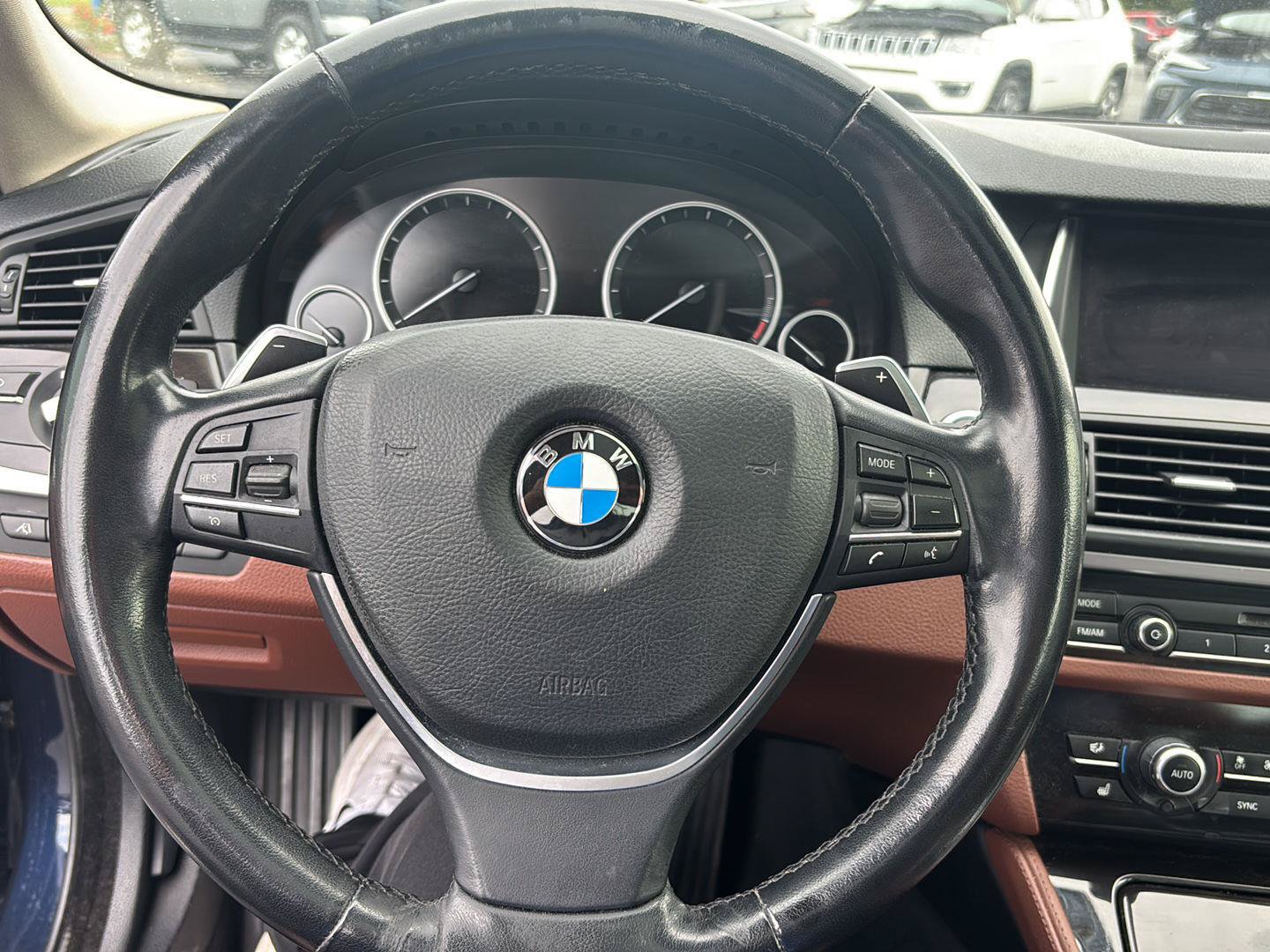 Used 2016 BMW 528i xDrive Sedan AWD/4WD image 3