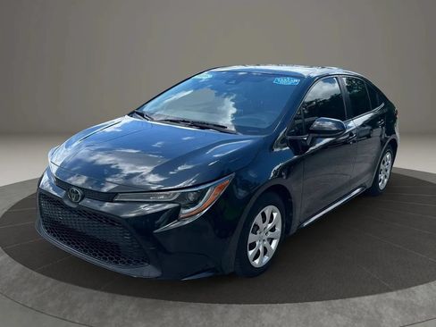 Used 2021 Toyota Corolla LE FWD image 3
