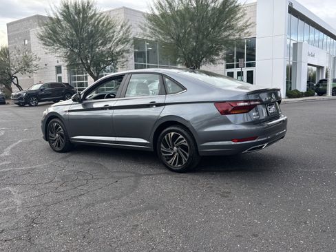 Used 2019 Volkswagen Jetta SEL Premium image 3