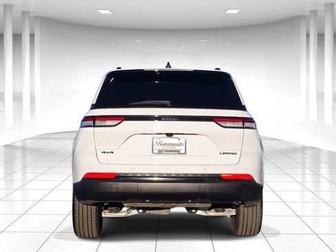 Used 2024 Jeep Grand Cherokee Limited w/ Black Appearance Package image 4