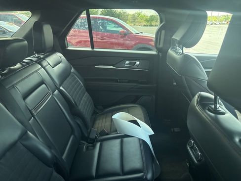 Used 2025 Ford Explorer ST-Line w/ ST-Line Street Pack AWD/4WD image 17