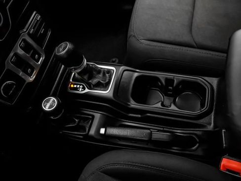 Used 2019 Jeep Wrangler Sport AWD/4WD image 28