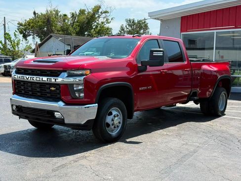 Used 2022 Chevrolet Silverado 3500 LT w/ Convenience Package AWD/4WD image 3