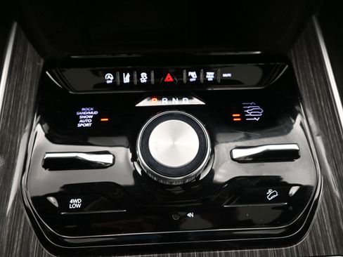 Used 2022 Jeep Wagoneer Series III w/ Premium Group I image 17