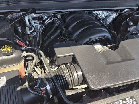 Certified 2018 Chevrolet Suburban LT w/ Luxury Package AWD/4WD image 23