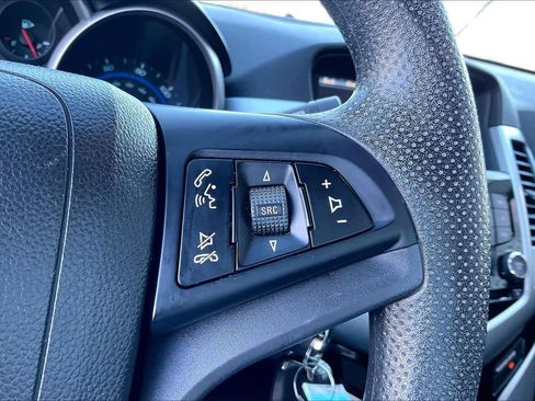Used 2016 Chevrolet Cruze LT image 23
