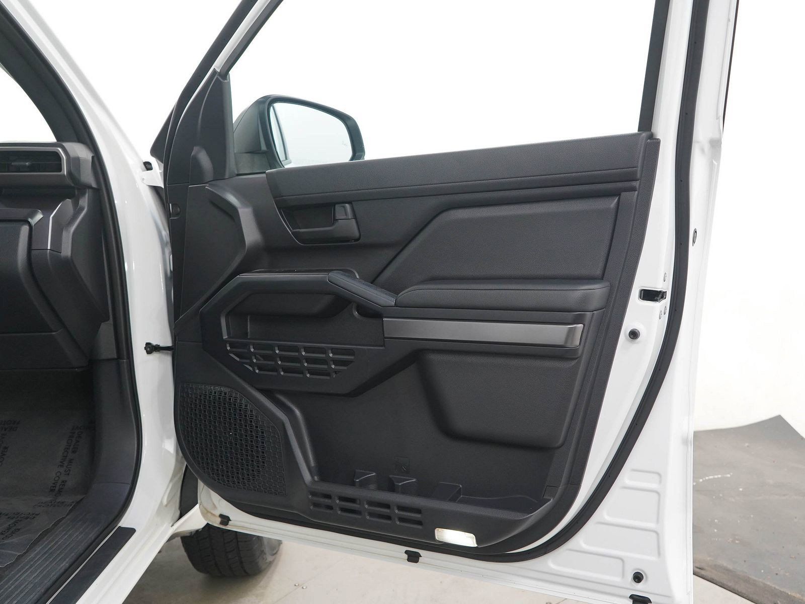 Used 2025 Toyota 4Runner SR5 AWD/4WD image 9