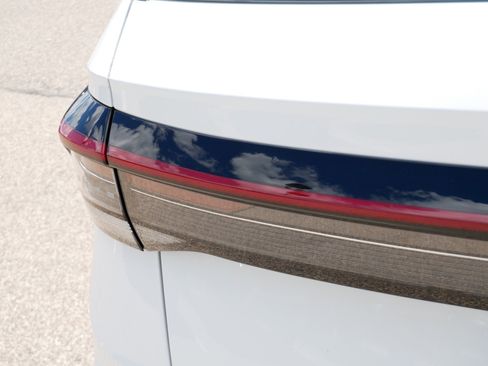 Certified 2025 Volkswagen Taos SEL AWD/4WD image 17