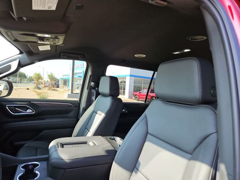 Used 2024 Chevrolet Suburban LT w/ Luxury Package AWD/4WD image 19