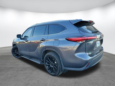 Used 2022 Toyota Highlander XLE FWD image 7