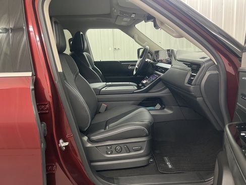 Certified 2025 INFINITI QX80 Sensory image 42