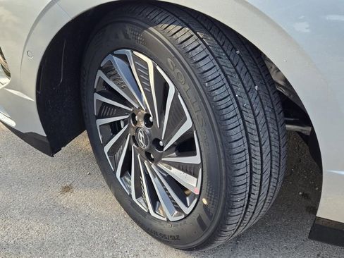 New 2025 Hyundai Sonata Limited FWD image 8