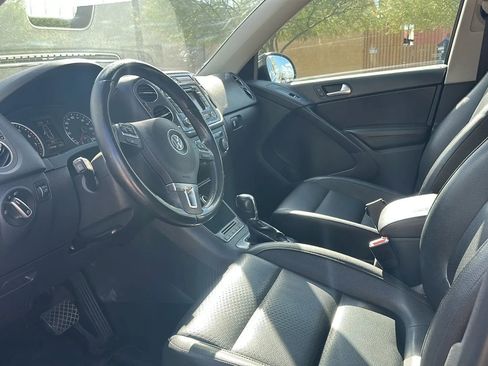 Used 2013 Volkswagen Tiguan SE image 18