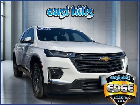 Certified 2022 Chevrolet Traverse LT image 1
