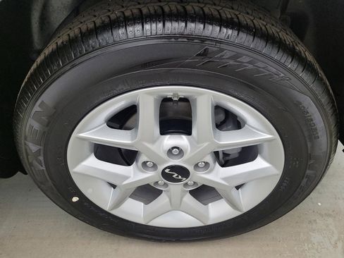 Used 2025 Kia Soul LX w/ LX Technology Package image 31